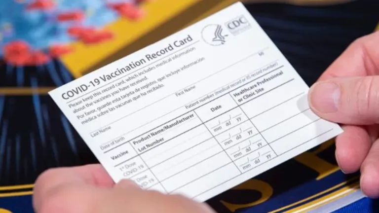 Does HIPAA allow questions about vaccination status?